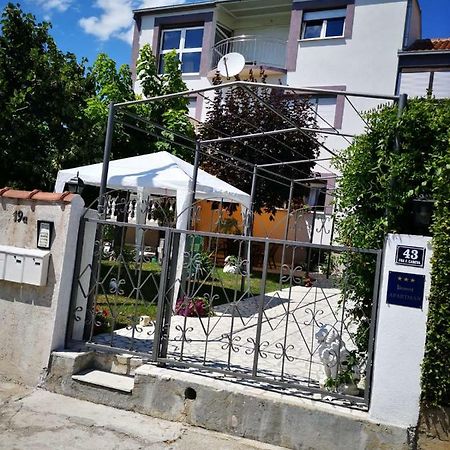 Apartmani Luis Kaštela 外观 照片