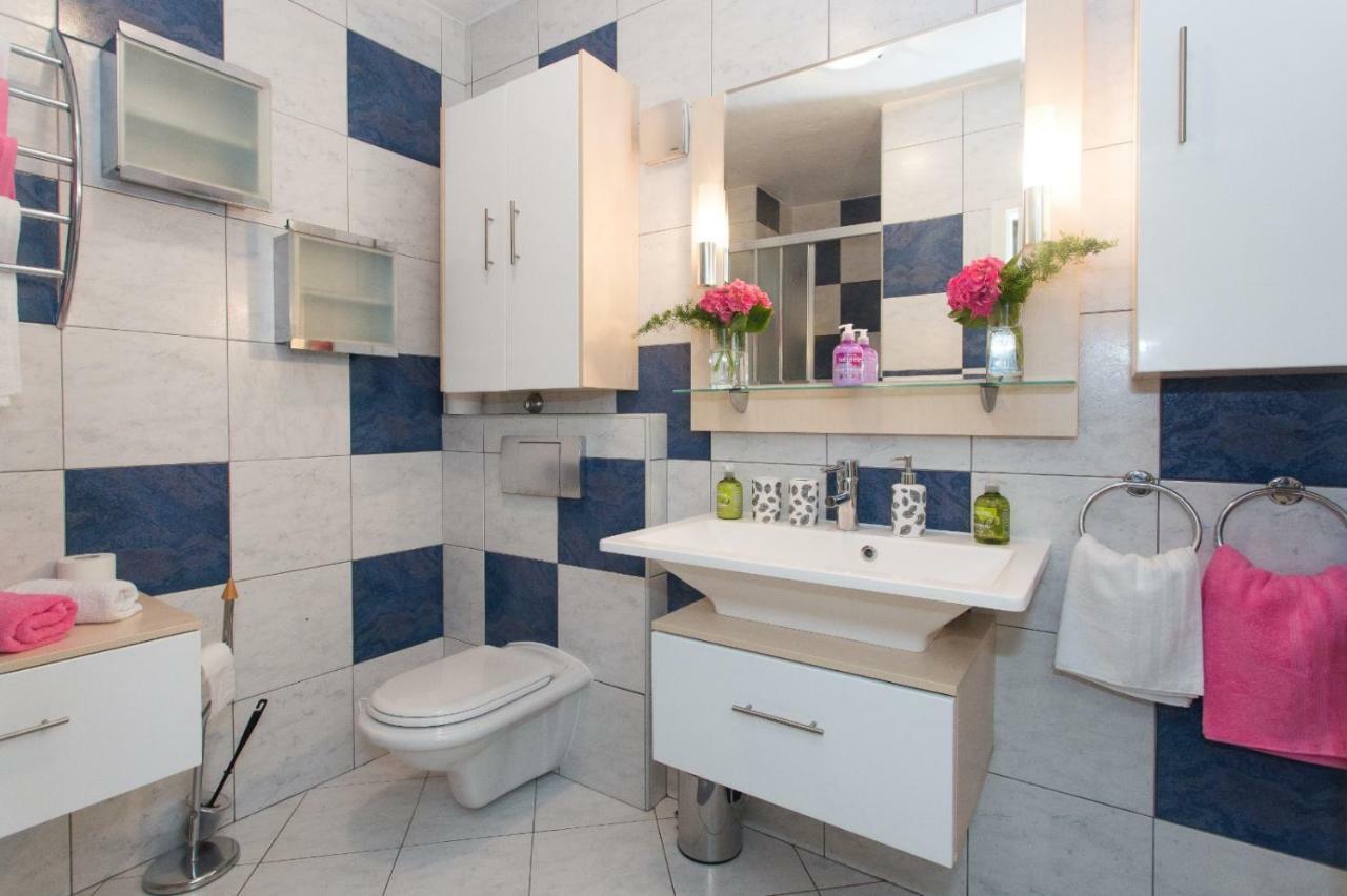 Apartmani Luis Kaštela 外观 照片