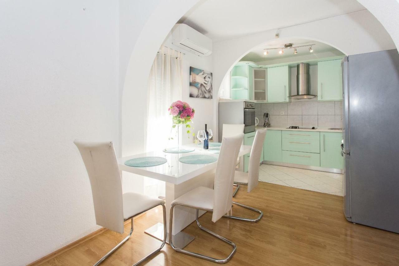 Apartmani Luis Kaštela 外观 照片