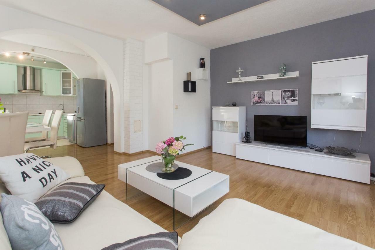 Apartmani Luis Kaštela 外观 照片