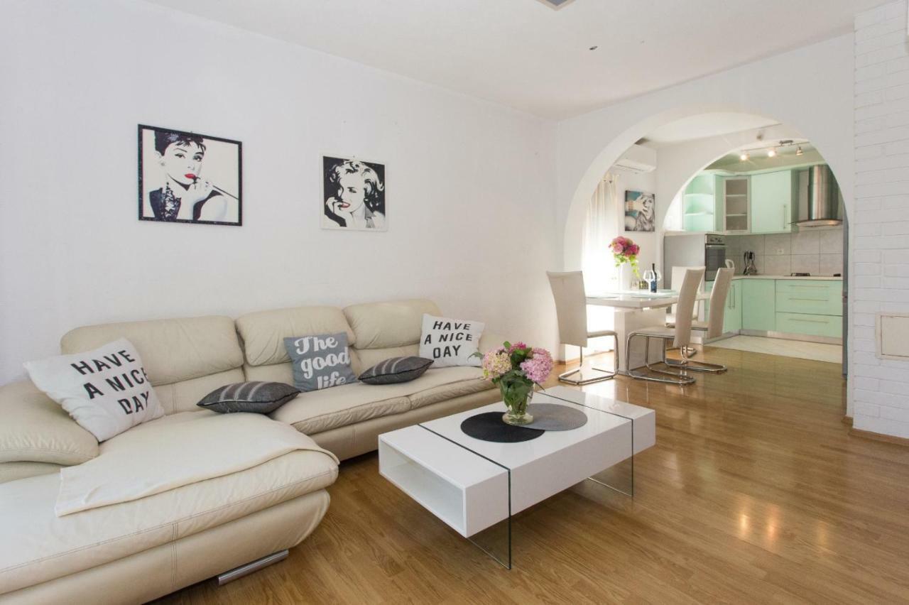 Apartmani Luis Kaštela 外观 照片