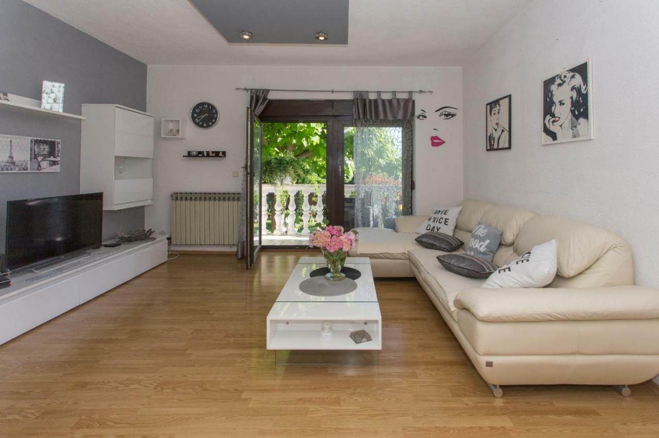 Apartmani Luis Kaštela 外观 照片